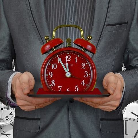 businessman-2798560__480 Organizing
Help